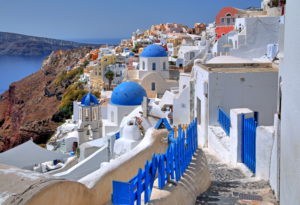 Ortsansicht mit Kirchen am Hang über der Caldera, Ia, ( Oia ), Santorin, ( Thira ), Kykladen, Ägäische Inseln, Ägäis, Griechenland Ortsansicht mit Kirchen am Hang über der Caldera, Ia, ( Oia ), Santorin, ( Thira ), Kykladen, Ägäische Inseln, Ägäis, Griechenland
